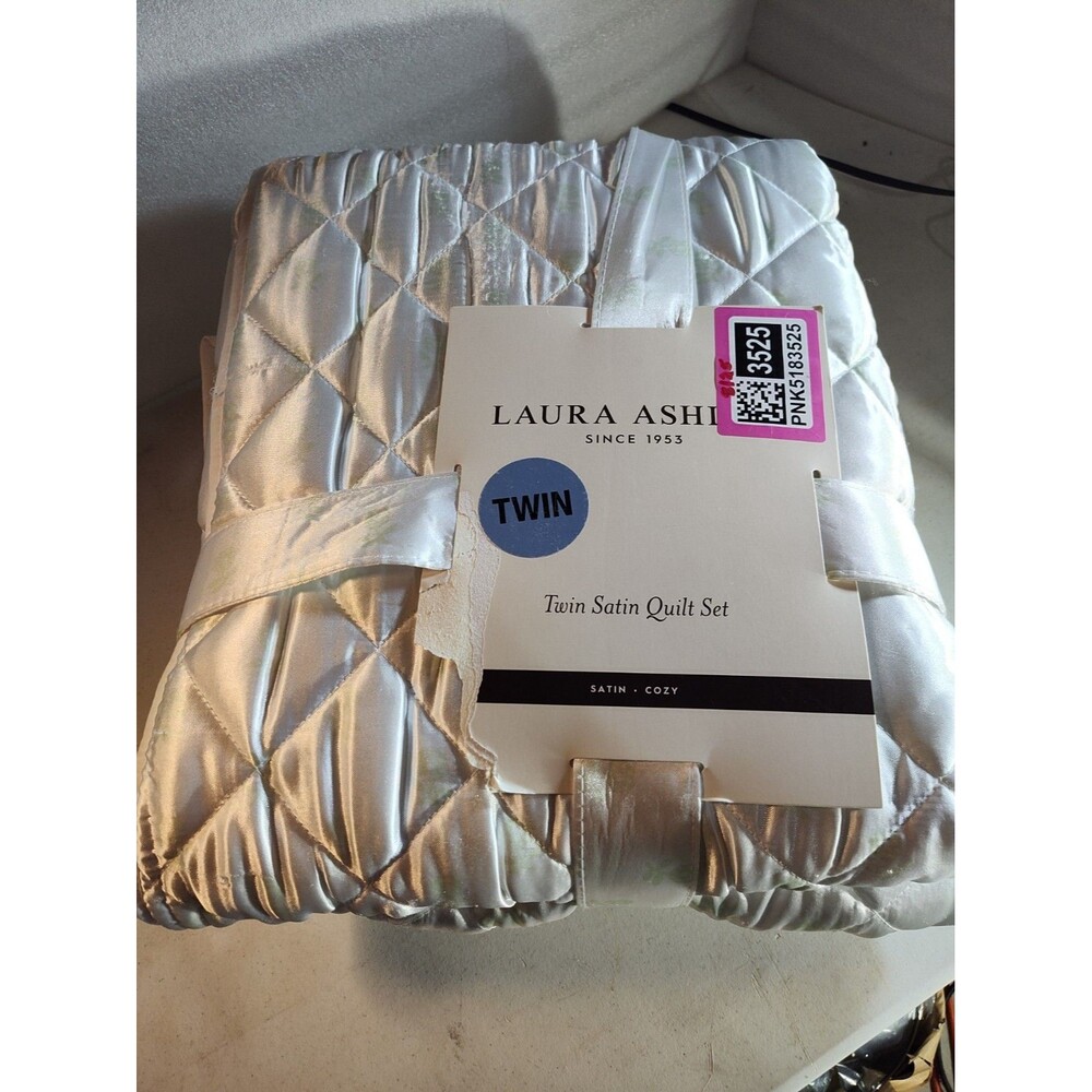 Laura Ashley Daisy Mae Green Twin Satin Quilt And Sham Set 1178